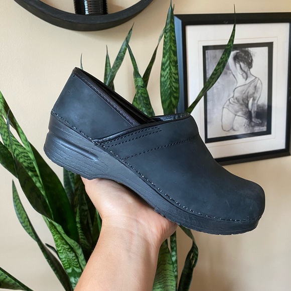 Matte black Sanita nonslip clogs - Picture 3 of 7